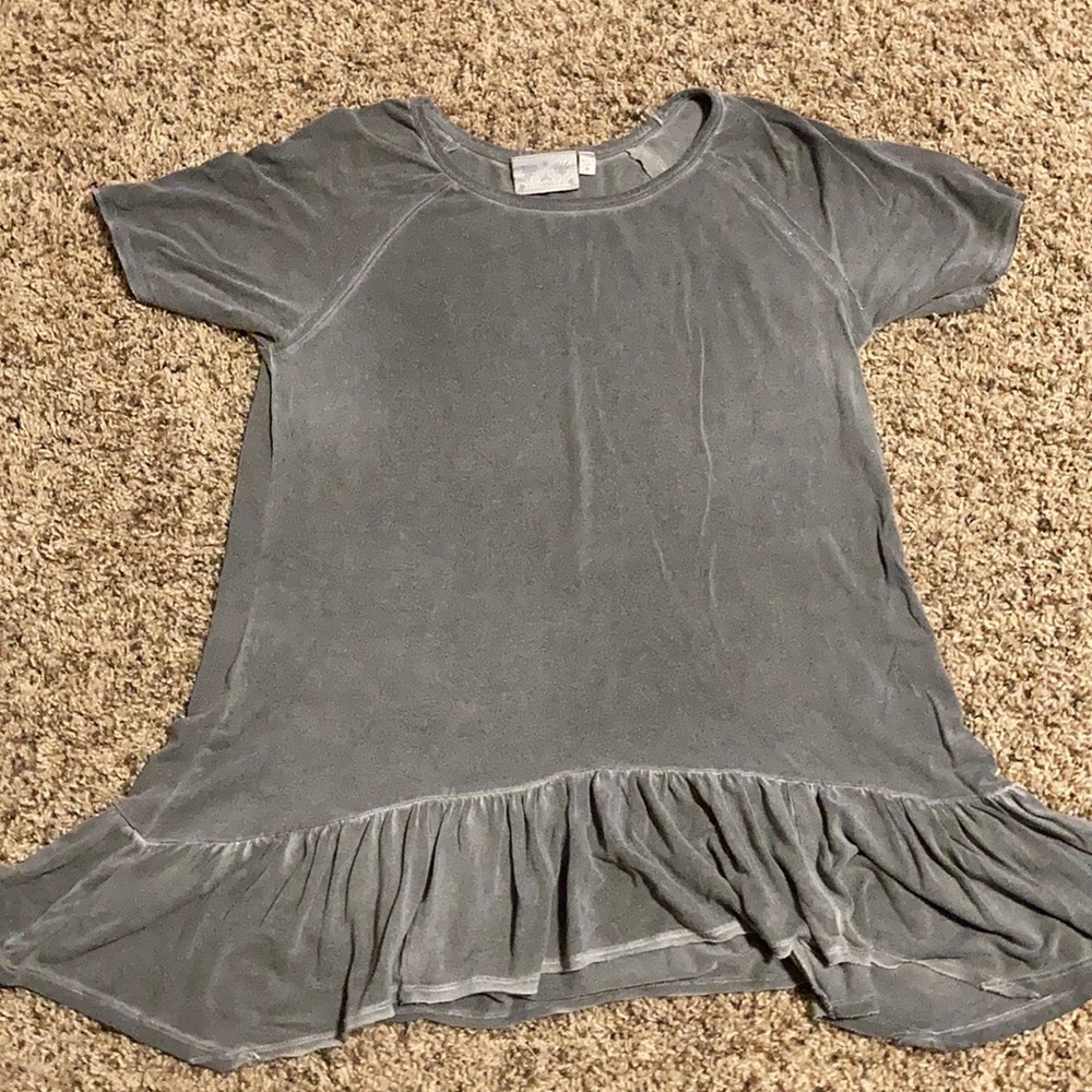Distressed look peplum T size medium